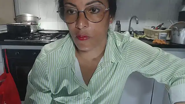 kateleyagrey online show from 10.21.25