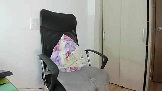 curly  blue online show from 03.19.26