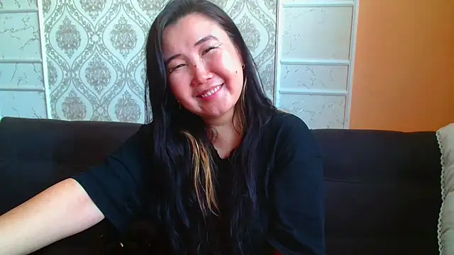 Snapshot of Bet_Lu chatting on 12.11.24 Bet Lu online show from 12.11.24