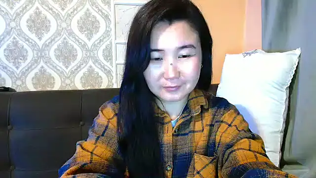 Snapshot of Bet_Lu chatting on 12.22.24 Bet Lu online show from 12.22.24