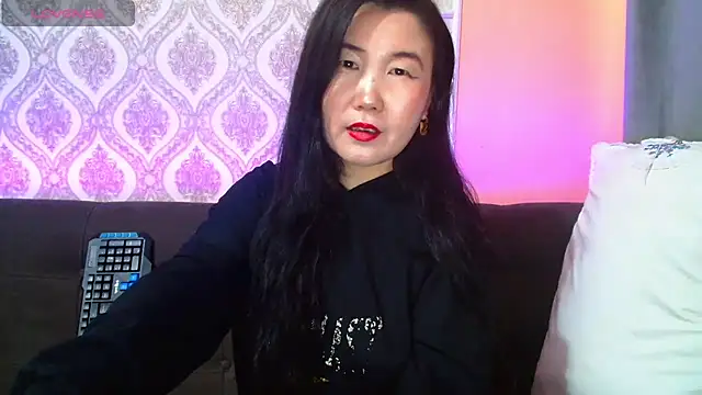 Snapshot of Bet_Lu chatting on 02.13.25 Bet Lu online show from 02.13.25