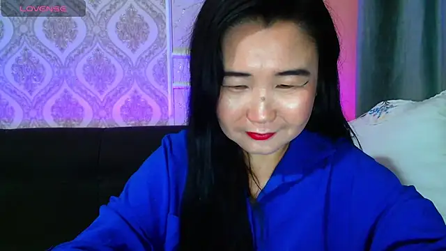 Snapshot of Bet_Lu chatting on 02.14.25 Bet Lu online show from 02.14.25