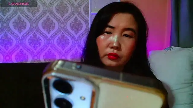 Snapshot of Bet_Lu chatting on 02.15.25 Bet Lu online show from 02.15.25