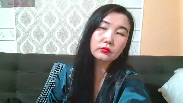 Snapshot of Bet_Lu chatting on 02.18.25 Bet Lu online show from 02.18.25