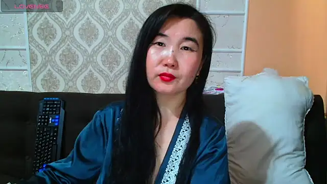 Snapshot of Bet_Lu chatting on 02.18.25 Bet Lu online show from 02.18.25