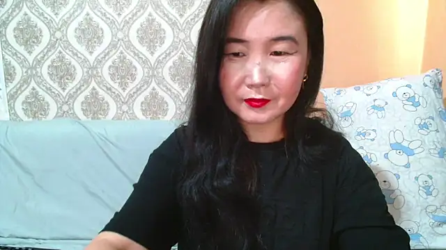 Snapshot of Bet_Lu chatting on 02.22.25 Bet Lu online show from 02.22.25