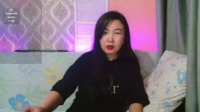 Snapshot of Bet_Lu chatting on 03.14.25 Bet Lu online show from 03.14.25