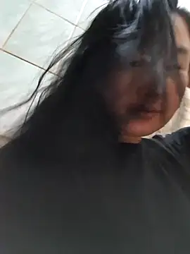 Snapshot of Bet_Lu chatting on 11.15.25 Bet Lu online show from 11.15.25