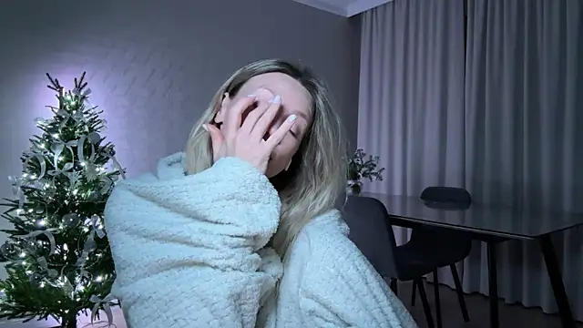 Snapshot of Alice_Wonders chatting on 12.29.24 Alice Wonders online show from 12.29.24