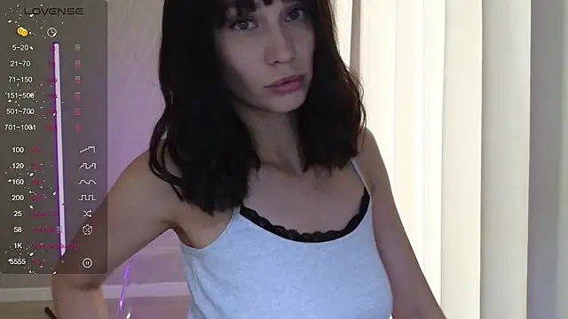 Snapshot of Alice_Wonders chatting on 10.16.25 Alice Wonders online show from 10.16.25