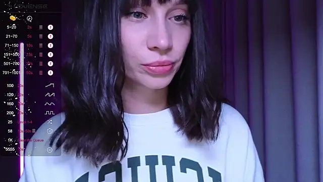 Snapshot of Alice_Wonders chatting on 10.18.25 Alice Wonders online show from 10.18.25