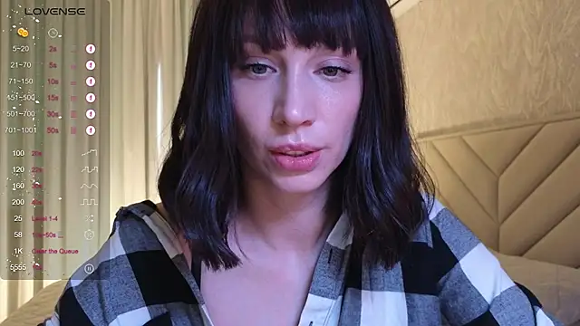 Snapshot of Alice_Wonders chatting on 11.06.25 Alice Wonders online show from 11.06.25