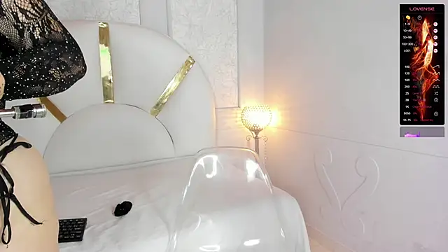 Snapshot of SofiaRousel chatting on 09.23.25 SofiaRousel online show from 09.23.25