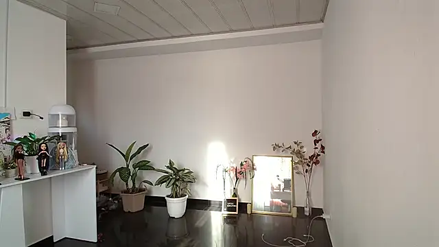 NicoleCortez online show from 01.12.25