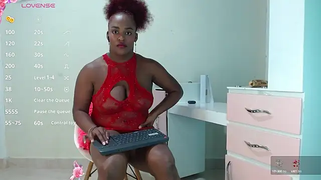 Snapshot of beatziedreams chatting on 02.19.25 beatziedreams online show from 02.19.25