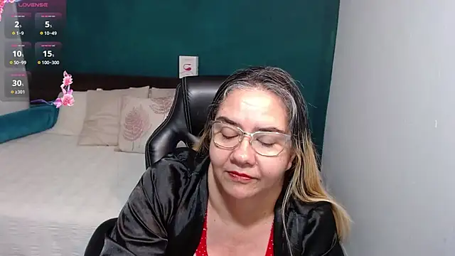 Snapshot of scaelettdubois chatting on 03.07.25 scaelettdubois online show from 03.07.25