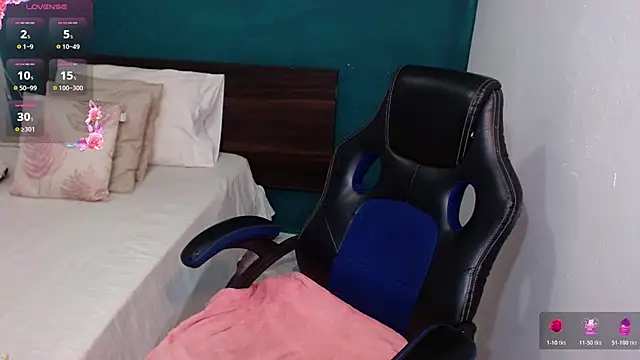 Snapshot of scaelettdubois chatting on 11.23.25 scaelettdubois online show from 11.23.25