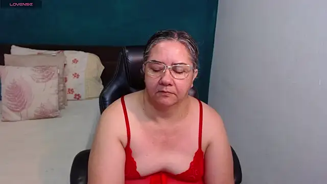 Snapshot of scaelettdubois chatting on 06.14.26 scaelettdubois online show from 06.14.26