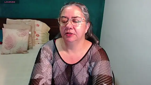 Snapshot of scaelettdubois chatting on 06.22.26 scaelettdubois online show from 06.22.26