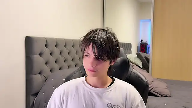 Snapshot of SasukeUhchiaa chatting on 01.03.25 SasukeUhchiaa online show from 01.03.25