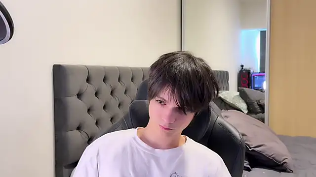 Snapshot of SasukeUhchiaa chatting on 01.03.25 SasukeUhchiaa online show from 01.03.25