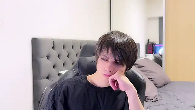 Snapshot of SasukeUhchiaa chatting on 01.05.25 SasukeUhchiaa online show from 01.05.25