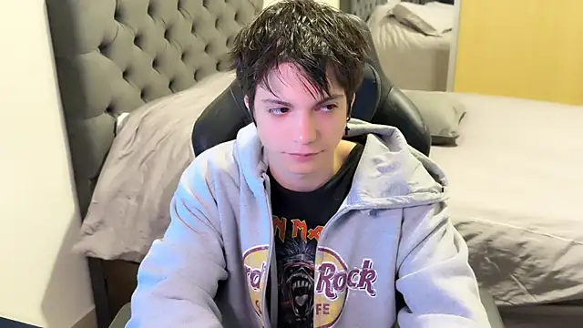 Snapshot of SasukeUhchiaa chatting on 02.23.25 SasukeUhchiaa online show from 02.23.25