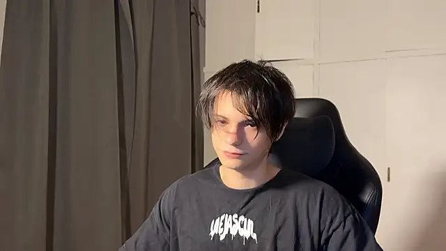 Snapshot of SasukeUhchiaa chatting on 02.11.26 SasukeUhchiaa online show from 02.11.26