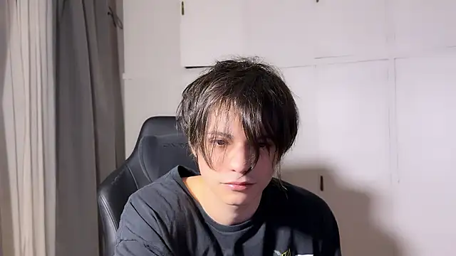 Snapshot of SasukeUhchiaa chatting on 02.12.26 SasukeUhchiaa online show from 02.12.26