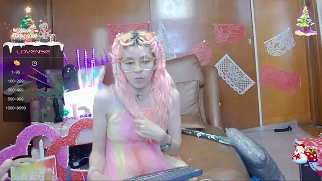 Skinygirl online show from 02.12.25