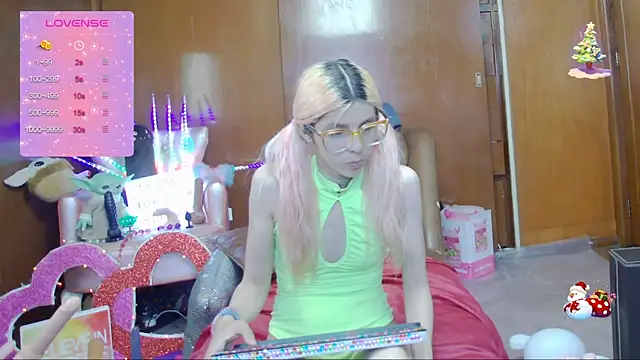 Skinygirl online show from 03.22.25