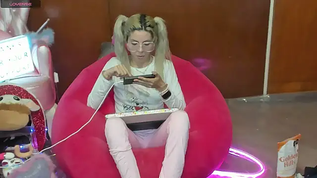 Skinygirl online show from 06.15.26