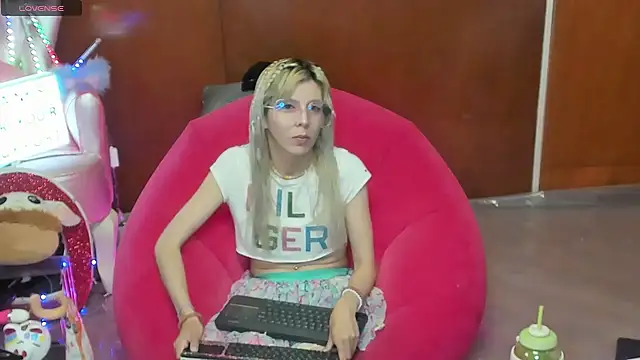 Skinygirl online show from 06.20.26