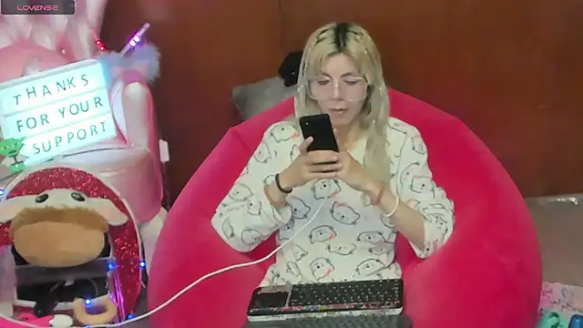 Skinygirl online show from 06.20.26