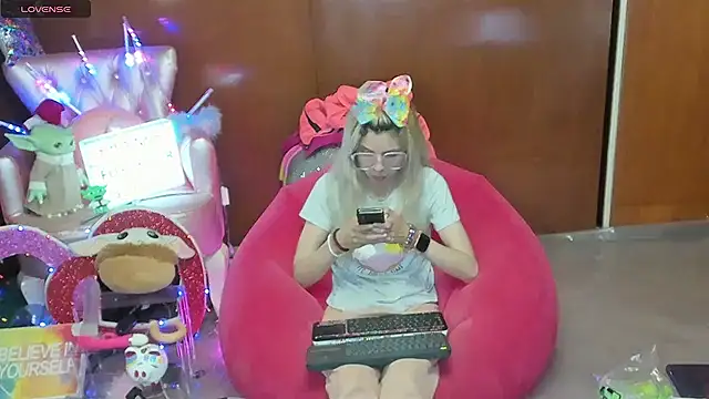 Skinygirl online show from 07.09.26