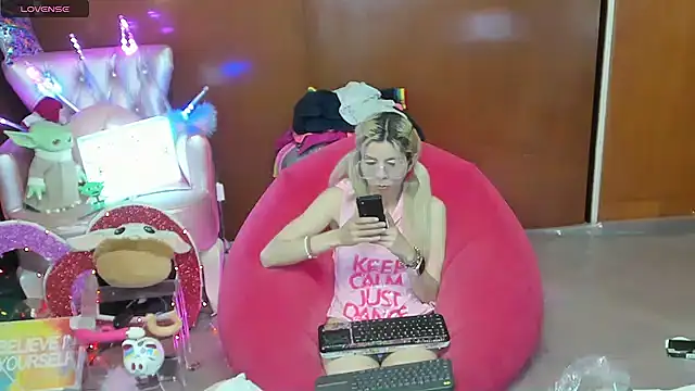 Skinygirl online show from 07.11.26