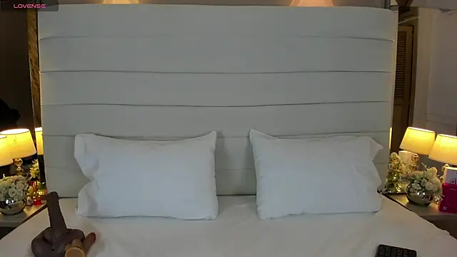 Charlotte93  online show from 01.12.26