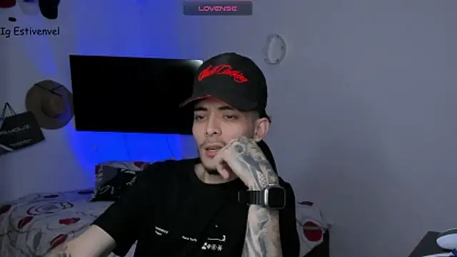 Snapshot of steve_latin chatting on 11.06.25 steve latin online show from 11.06.25