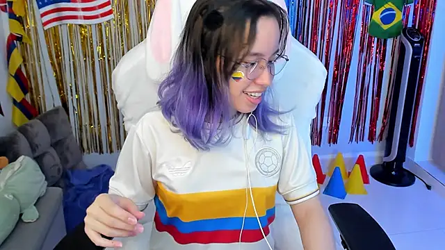 Snapshot of Anto_herrera chatting on 06.18.26 Anto herrera online show from 06.18.26