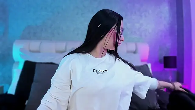 lucy neil online show from 01.23.25