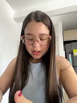 Snapshot of Lucyklein2022 chatting on 12.15.24 Lucyklein2022 online show from 12.15.24