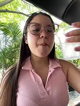 Snapshot of Lucyklein2022 chatting on 01.01.25 Lucyklein2022 online show from 01.01.25