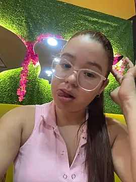 Snapshot of Lucyklein2022 chatting on 10.09.25 Lucyklein2022 online show from 10.09.25