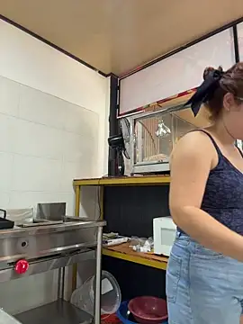 Snapshot of Lucyklein2022 chatting on 10.09.25 Lucyklein2022 online show from 10.09.25