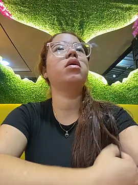 Snapshot of Lucyklein2022 chatting on 10.26.25 Lucyklein2022 online show from 10.26.25