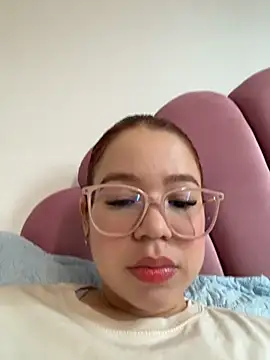 Snapshot of Lucyklein2022 chatting on 03.15.26 Lucyklein2022 online show from 03.15.26