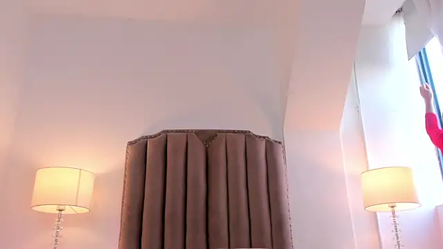 Emma Torres   online show from 03.16.25