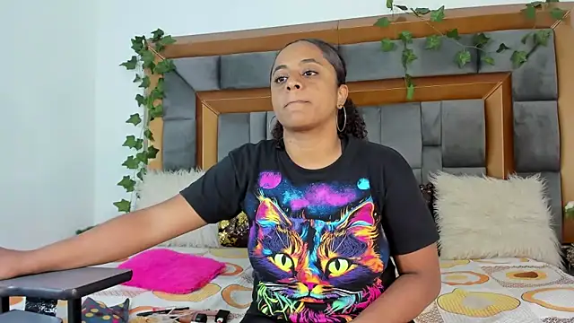 BellaKarla online show from 03.08.25