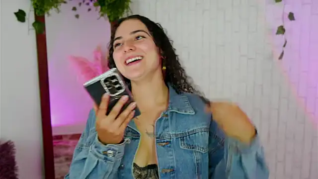 Snapshot of merida_bell18 chatting on 09.27.25 merida bell18 online show from 09.27.25