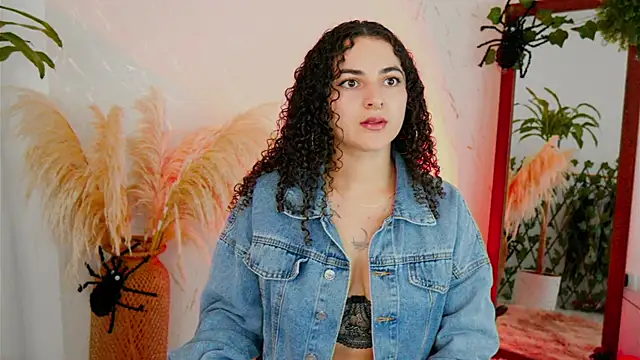 Snapshot of merida_bell18 chatting on 10.21.25 merida bell18 online show from 10.21.25